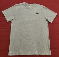Nike Sportswear Club Futura Embroidered Logo Icon T-Shirt Tee Gray Mens Medium 