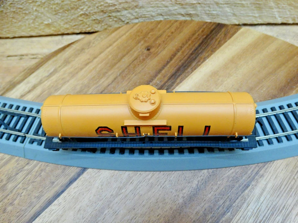 TYCO HO Scale 43' SHELL Single Dome Tank Car - Image 2 of 4