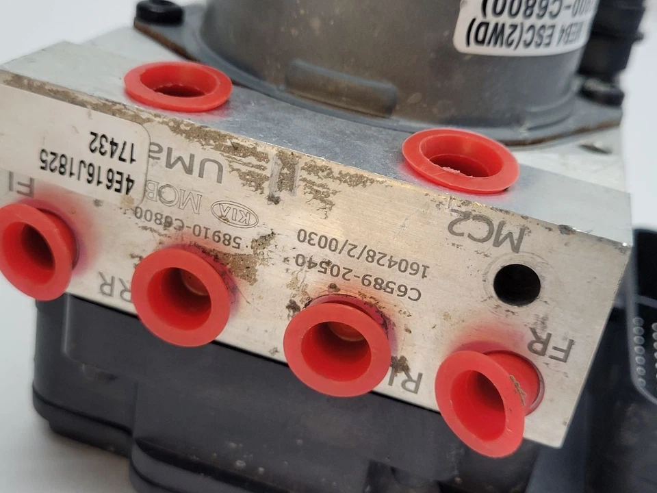 2016 - 2018 KIA SORENTO Anti-Lock Brake Part Actuator And Pump Assembly FWD  - Imagem 3 de 4