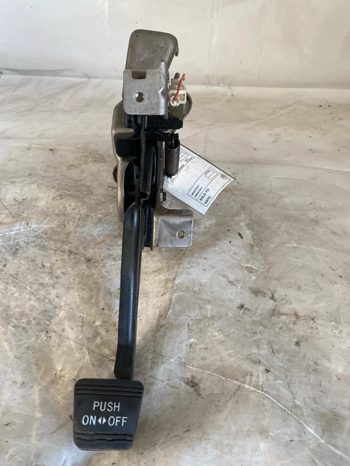 Toyota Prius 2002 sedán conjunto de pedal de freno de emergencia OEM Foto 2 de 4