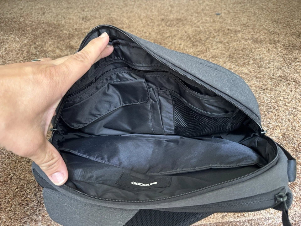 Incase Sling Pack - Se adapta a iPad Mini Foto 3 de 3