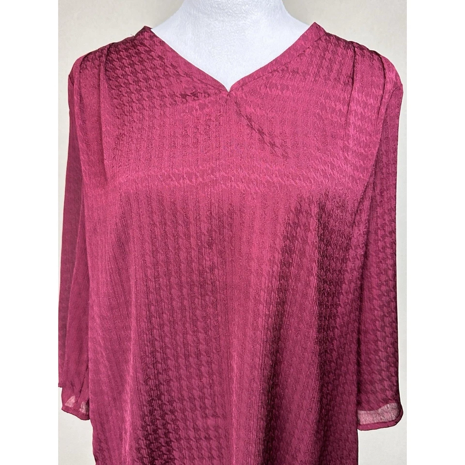 Blusa para mujer Liz Claiborne talla S borgoña cuello en V manga 3/4 forrada carrera informal Foto 2 de 4
