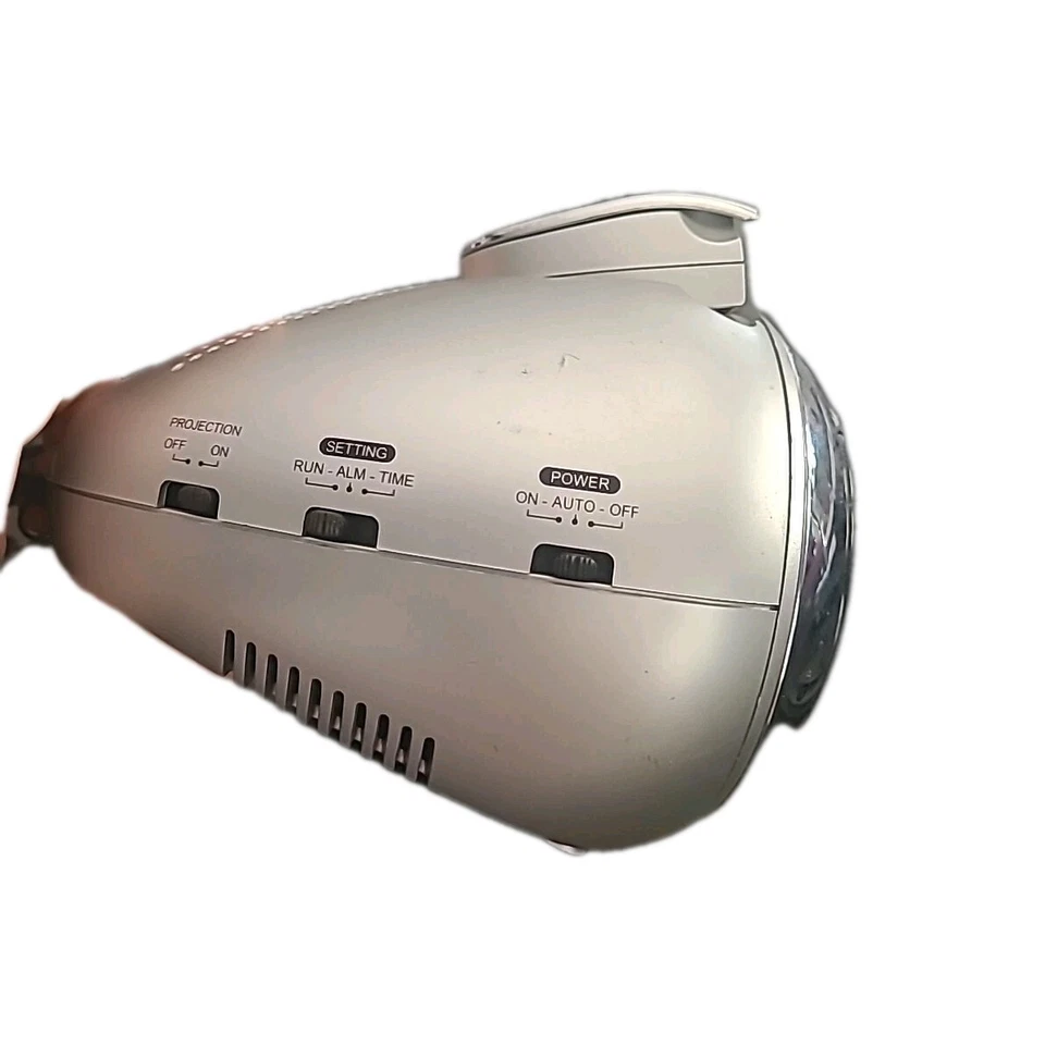 Jensen JCR-220 Projection Clock Radio Alarm in White & Silver  - Image 3 of 4