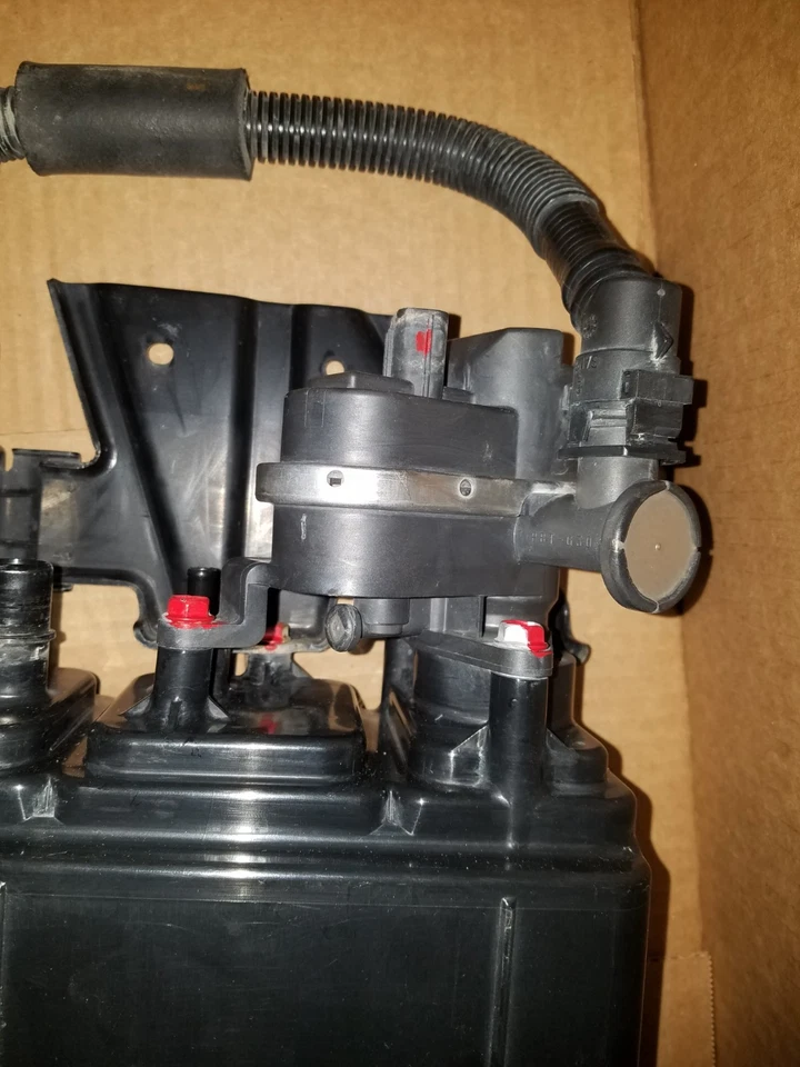 Toyota Highlander Lexus RX400h RX450h 2006 a 2015 bote de carbón de vapor de combustible Foto 3 de 4