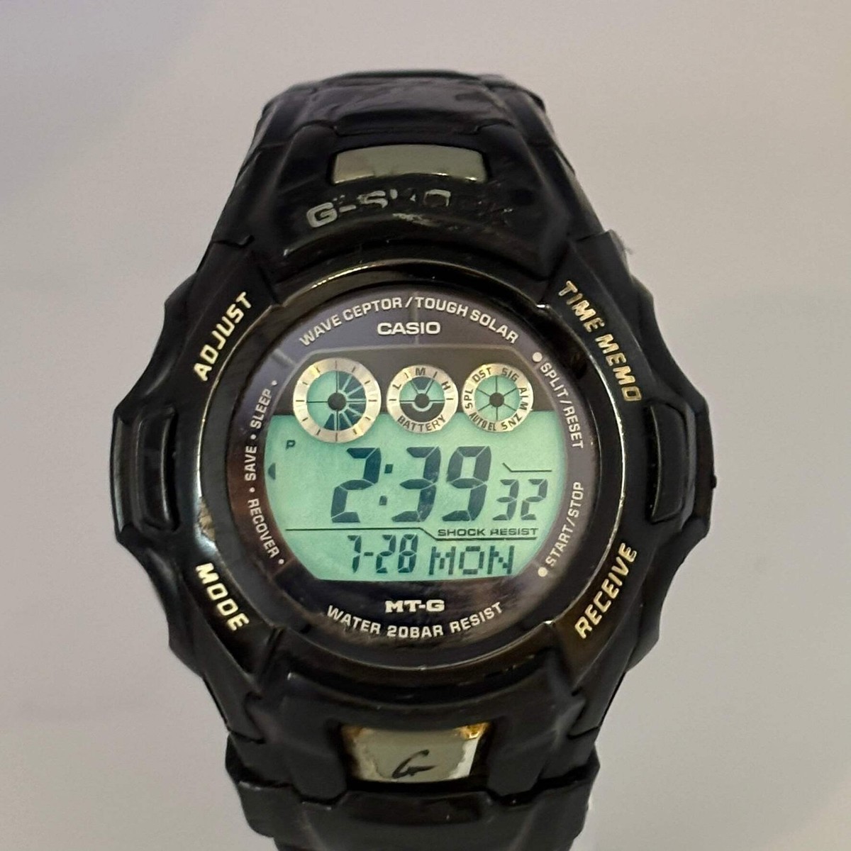 CASIO G-SHOCK MTG-920DJ Solar Belt paint peeling and damage 20