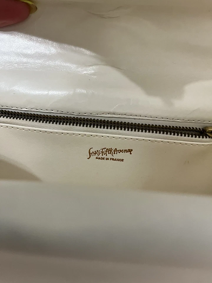 Винтажная белая кожаная сумка Saks Fifth Avenue сделано во Франции золотая фурнитура - Изображение 4 из 4