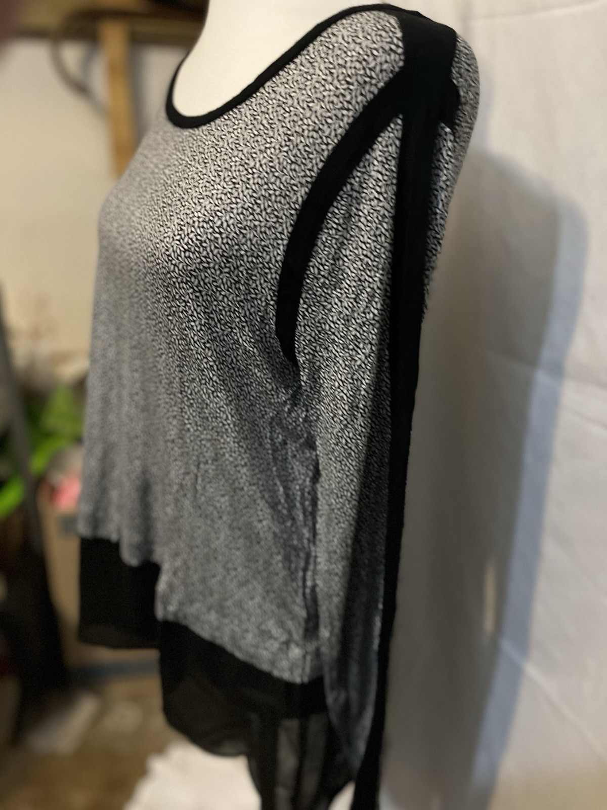 Michael Kors, Black And White Slip On Blouse Top Long Sleeve Size Medium thumbnail 4