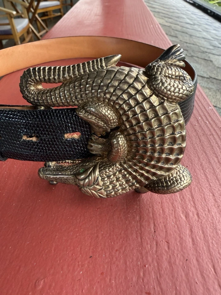 Hebilla de cocodrilo de plata de ley y cinturón de lagarto negro Foto 2 de 4