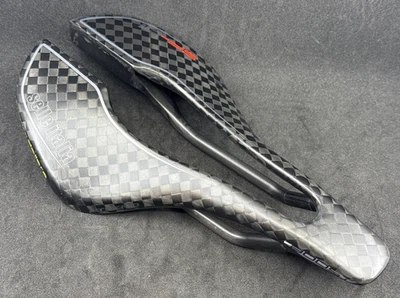 130 Grams! Selle Italia SP-01 TEKNO SuperFlow Carbon Fiber L3 245mm x 140mm