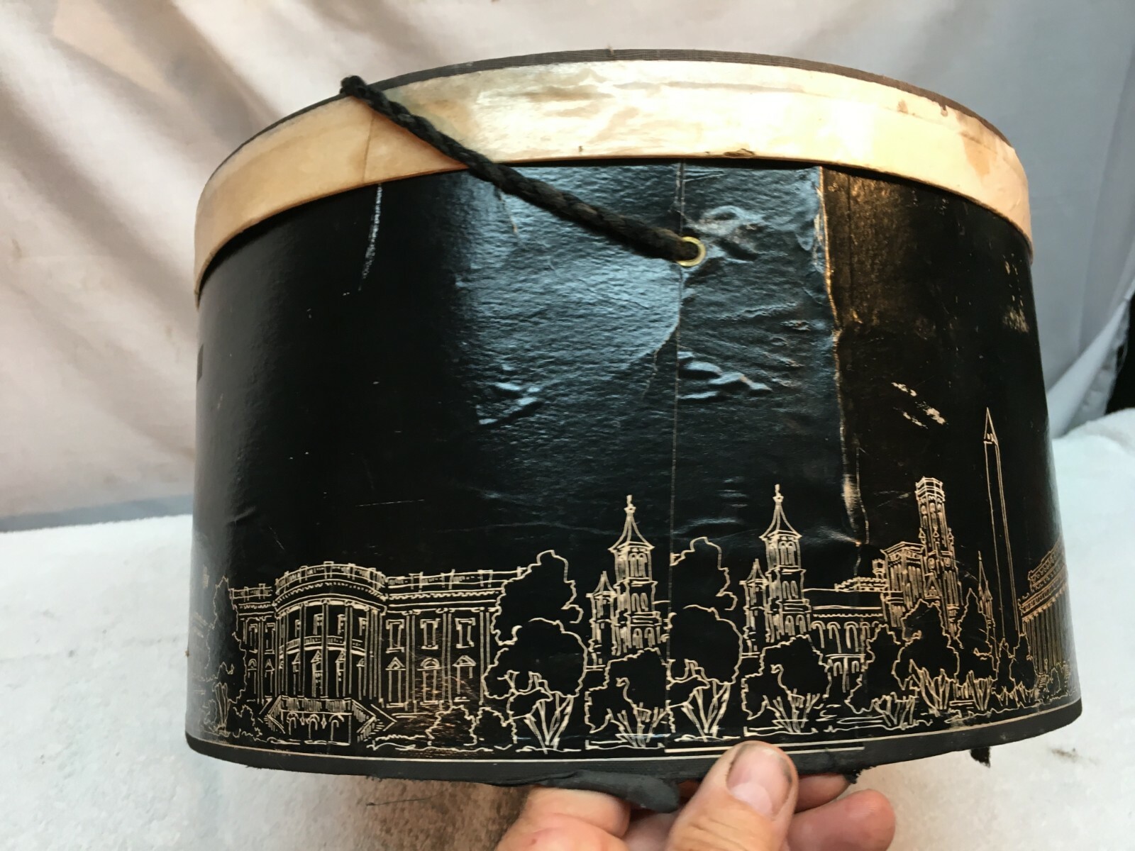 Vintage Woodward & Lothrop Hat Box Featuring Washingt… Gem