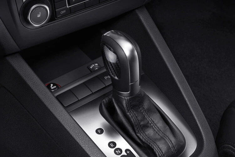 Perilla de cambio de marchas de fibra de carbono real moldura para Volkswagen Tiguan 2017-2021 Foto 4 de 4