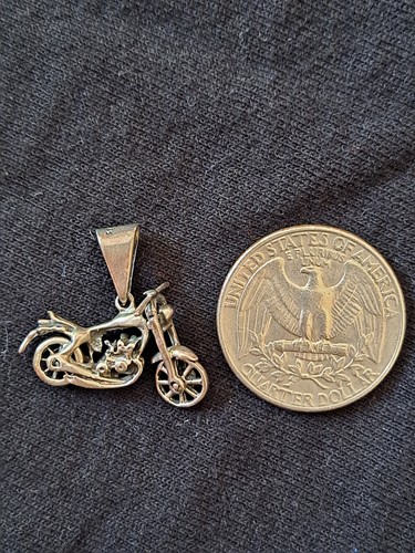 925 STERLING SILVER MOTORCYCLE CHARM PENDANT MOVABLE FRONT &WHEELS - Picture 2 of 9