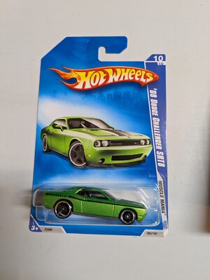 Hot Wheels Muscle Mania ’09 Gray ’08 Dodge Challenger SRT8 – 1:64 Diecast Car