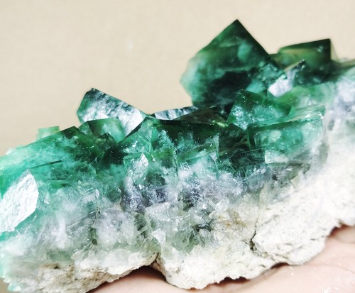 Cubo verde transparente de partículas más grandes raras muestra mineral de cristal de fluorita - Imagen 8 de 10