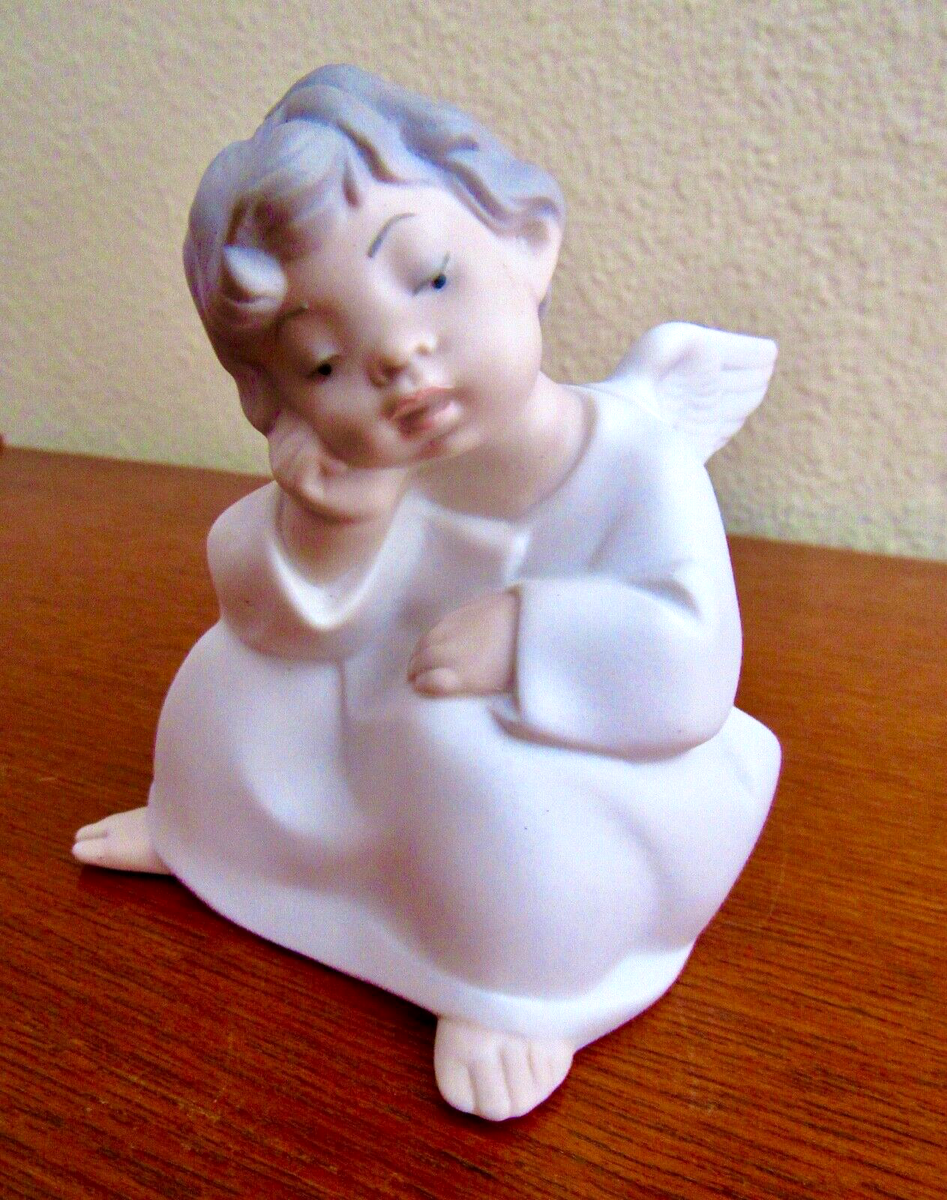 Vintage 1970's Retired LLADRO Matte Finish Porcelain Figurine