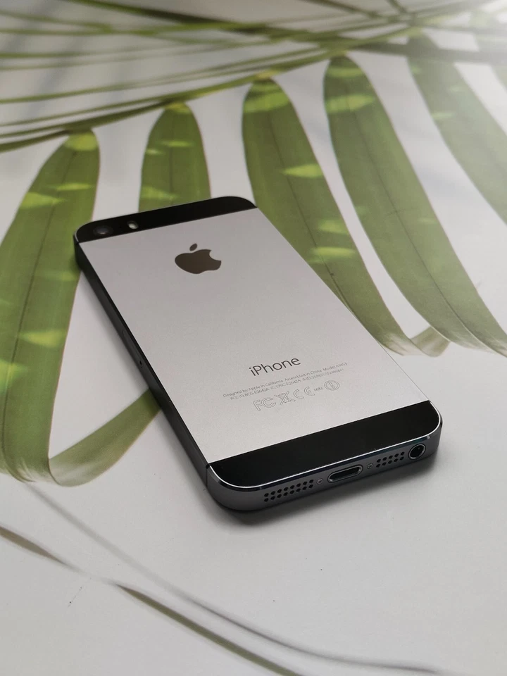 New condition Apple iphone 5s 16/32/64GB Fully UNLOCKED Multiple colors GOOD - Image 4 of 4