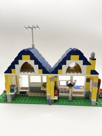 LEGO Creator 31035 Beach Hut  3-in-1 (Retired set) (Incomplete)