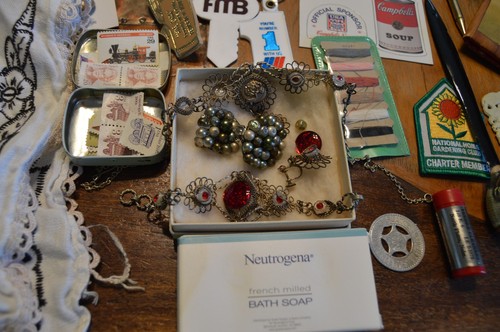 Junk Drawer Lot 40+ Items,All Vintage,Stamps,Maps,Brochures,Table Scarfs,Trinket - Picture 5 of 17