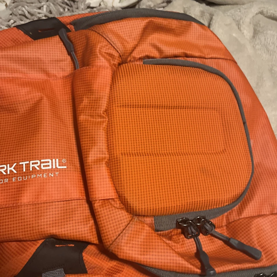 Mochila de Senderismo Ligera OZARK TRAIL 42 Litros Gris/Naranja Nueva  Foto 3 de 4