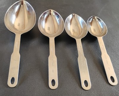 Vollrath Stainless Oval Measuring Cup Scoop  Set