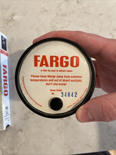 FARGO VHS Collector's Edition Movie with Limited Series Snow Globe - Car Wreck - Picture 4 of 8