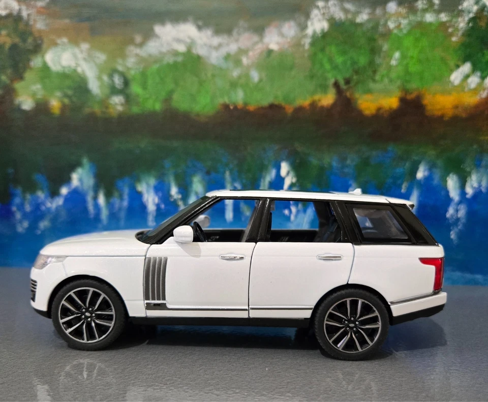 Литая модель автомобиля Land Rover Range Rover SV 1:32 — С ПЕРСОНАЛИЗИРОВАННОЙ ТАРЕЛКОЙ В ПОДАРОК - Изображение 2 из 4