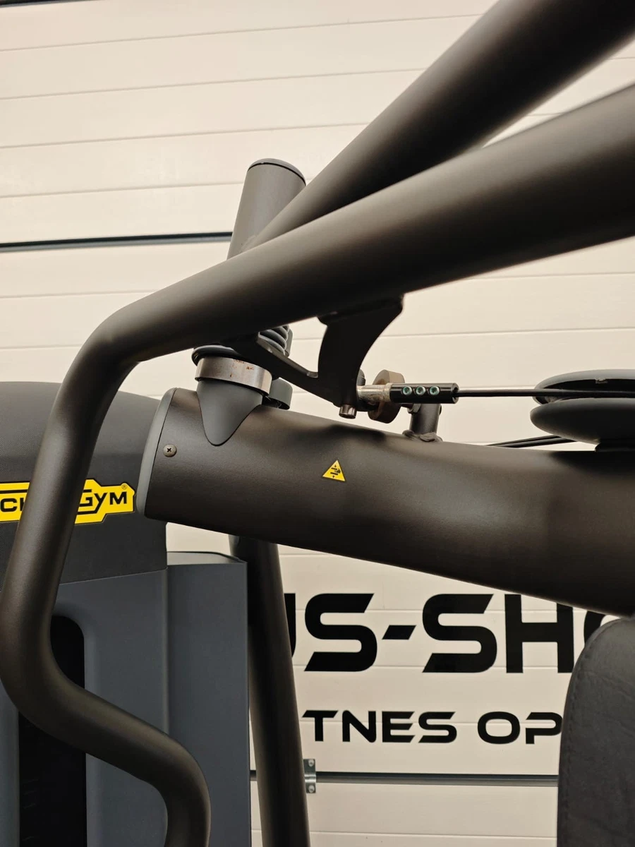 TECHNOGYM Selection Line PRO 700 Black Brustpresse – Chest Press