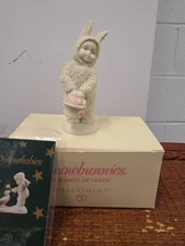 Department 56 Snowbunnies “A Basket of Cheer” Figurine New in Box W/Booklet (L)
