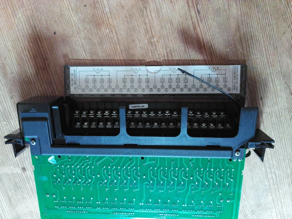 GE Fanuc 120 Vac Output, 2 Amp 16 Point IC697MDL340 (UK VAT included in price) - Image 3 of 3