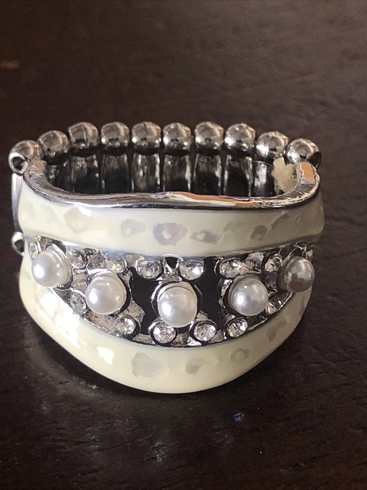 Anillo Paparazzi “Tesorería Real” Blanco Banda Elástica Foto 2 de 3