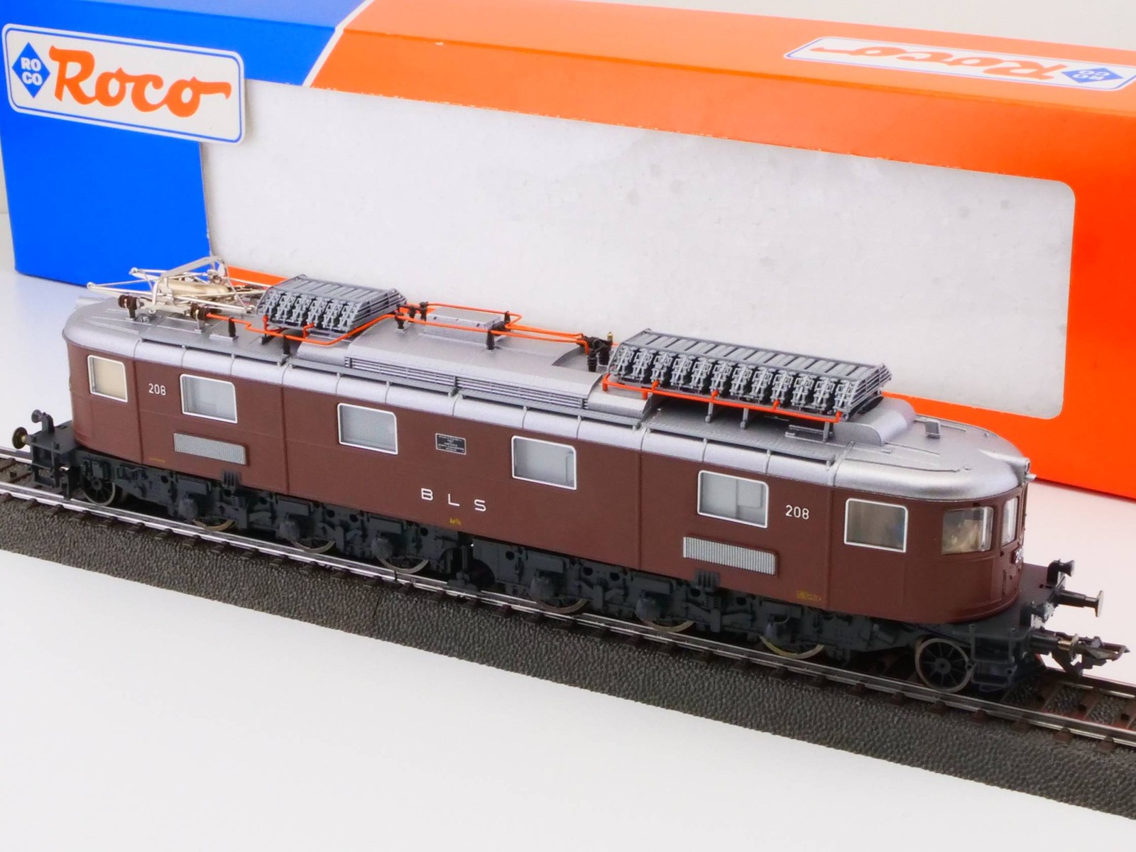 Roco 43952 Electric Locomotive Ae 6/8 208 BLS DSS AC Analog H0 Mint OVP