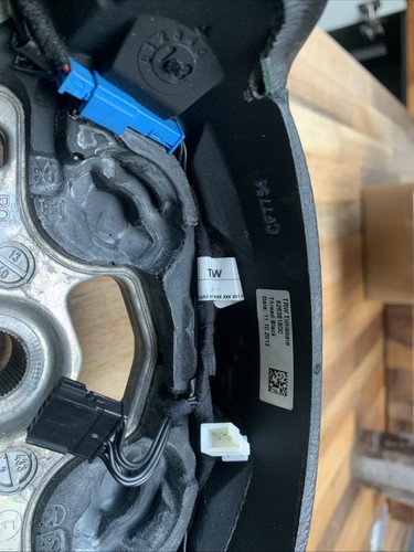 BMW Steering Wheel - Picture 3 of 7