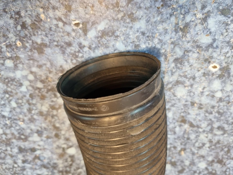 Manguera de codo de salida de caja de calefacción temprana Ford Escort MK1 3024E-18556-C Foto 4 de 4