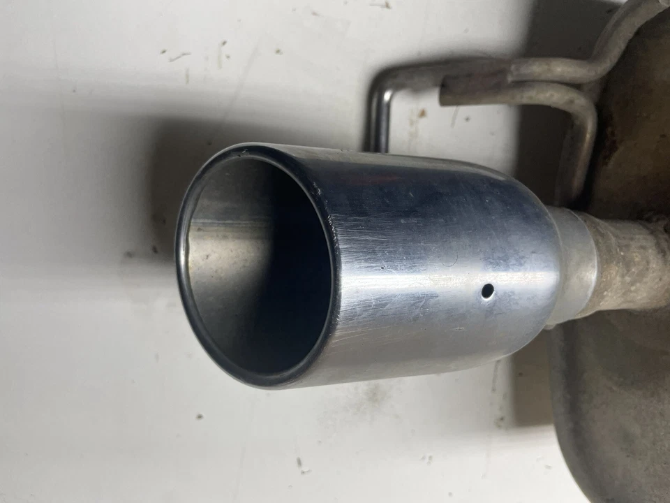 Silenciador de escape trasero izquierdo Ford Flex 2015 Foto 3 de 4