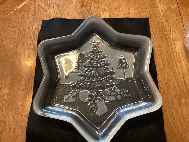 Mikasa Christmas tree star shape dish 9 1/4"