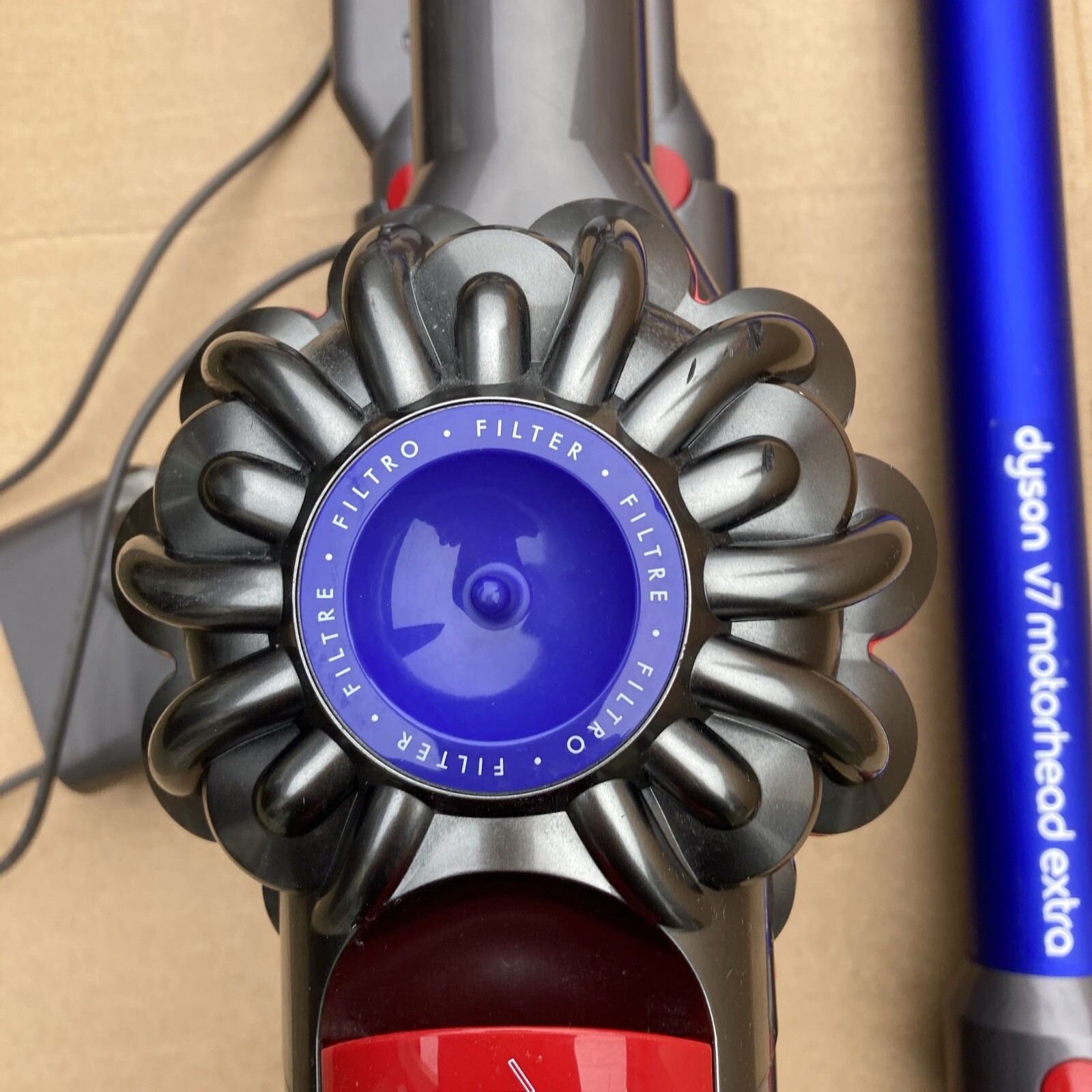 Dyson V7 Motorhead Extra Cordless Vacuum Cleaner 4600 aMh Battery eBay