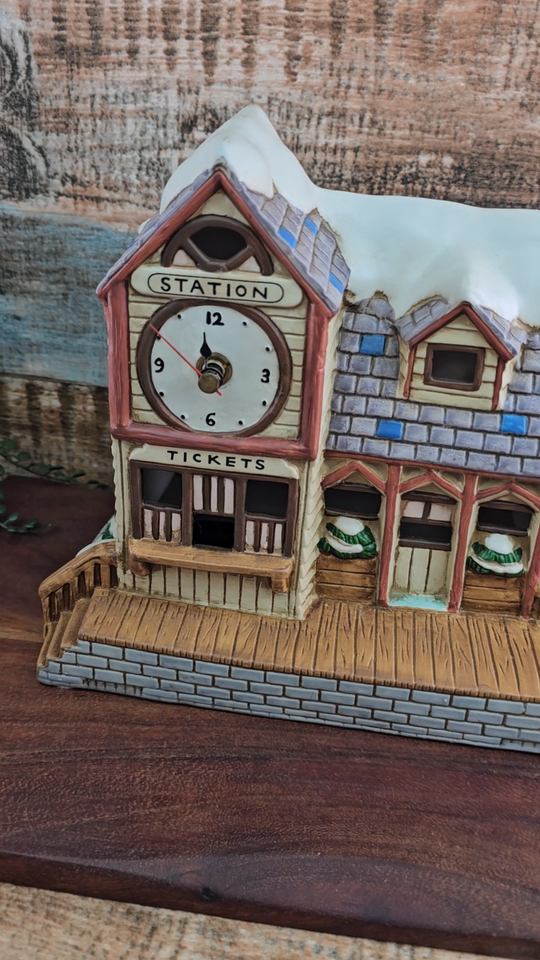 Lefton Colonial Christmas Village House Mulberry Train Station Light