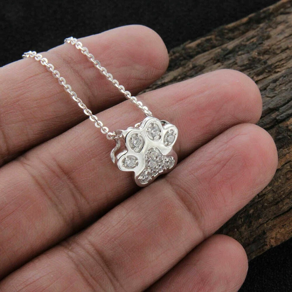 Medallón de zafiro creado en laboratorio con colgante con estampado de pata de 1,25 quilates corte redondo en oro blanco de 14 k Foto 3 de 4