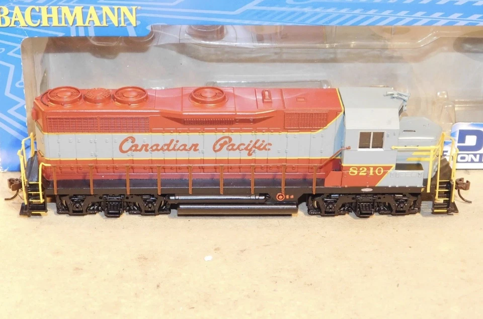 Locomotora Bachmann HO Canadian Pacific GP-35 FUNCIONA BIEN NUEVA EN CAJA DCC a bordo Foto 2 de 4