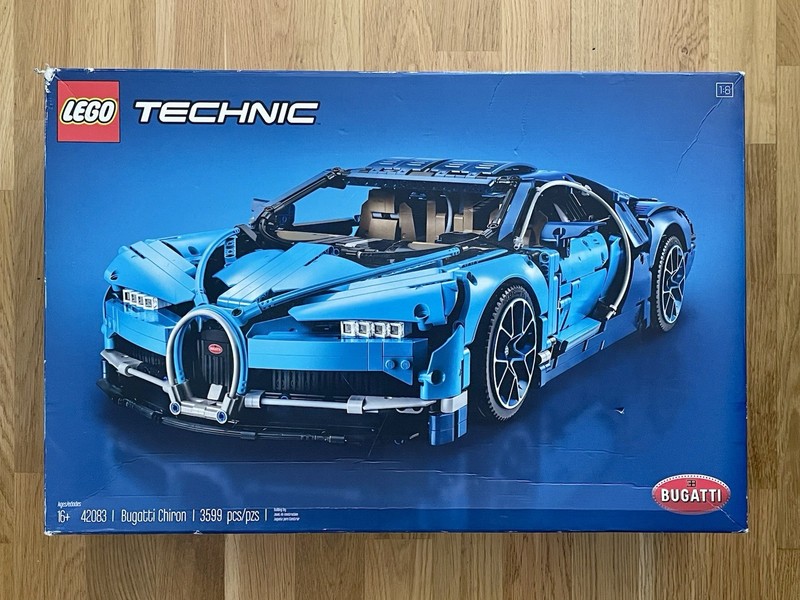 Lego TECHNIC: Bugatti Chiron /Assembled
