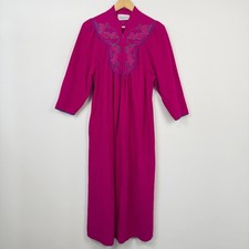 Vintage Vanity Fair Robe Housecoat Small Petite Pink Half Zip Embroidered