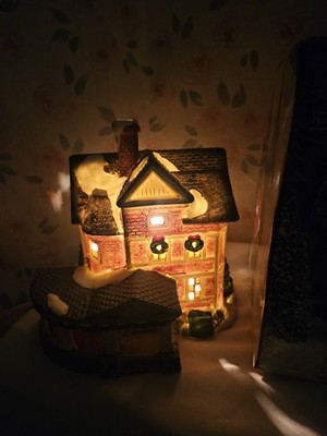 DICKEN'S COLLECTABLES PORCELAIN LIGHTED HOUSE 1992 W/ORIGINAL BOX #270-165