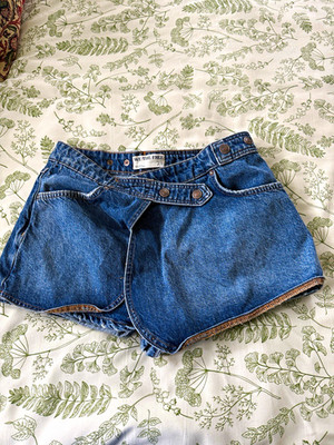 We The Free Women's Blue Denim Shorts Size 28 Mid Rise 5-Pocket Button Cotton