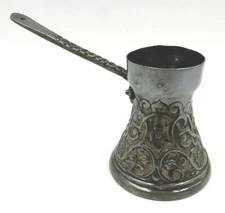 VINTAGE SHEFFIELD REPOUSSE SILVER PLATED COFFEE MAKER / POT