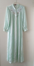 Vintage Vanity Fair Long Robe Mint Green Floral Embroidery Lace Medium