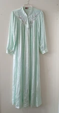 Vintage Vanity Fair Long Robe Mint Green Floral Embroidery Lace Medium
