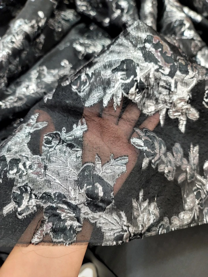 Brocado Negro Organza Metálico Plata Floral Flor Baile de graduación Tela Vendida por Yarda Foto 4 de 4