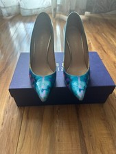 STUART WEITZMAN HEIST PUMPS IN SURF BLUE PAINTBALL PATENT LEATHER IN SIZE 6.5