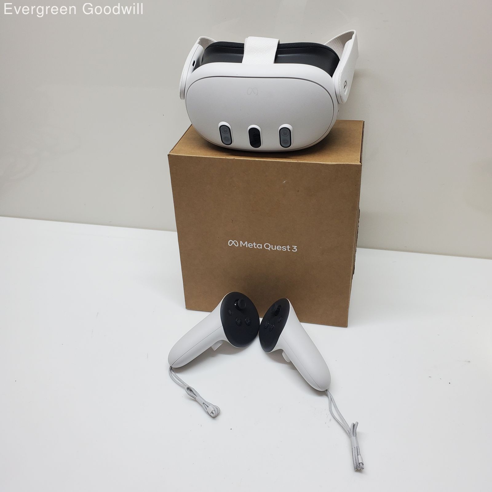 Meta Quest 3 VR Headset + Controllers and Box/Parts or Repair
