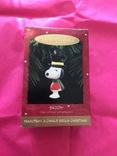 Hallmark Keepsake Ornament 1995 Peanuts Charlie Brown Christmas 1 of 4 Snoopy